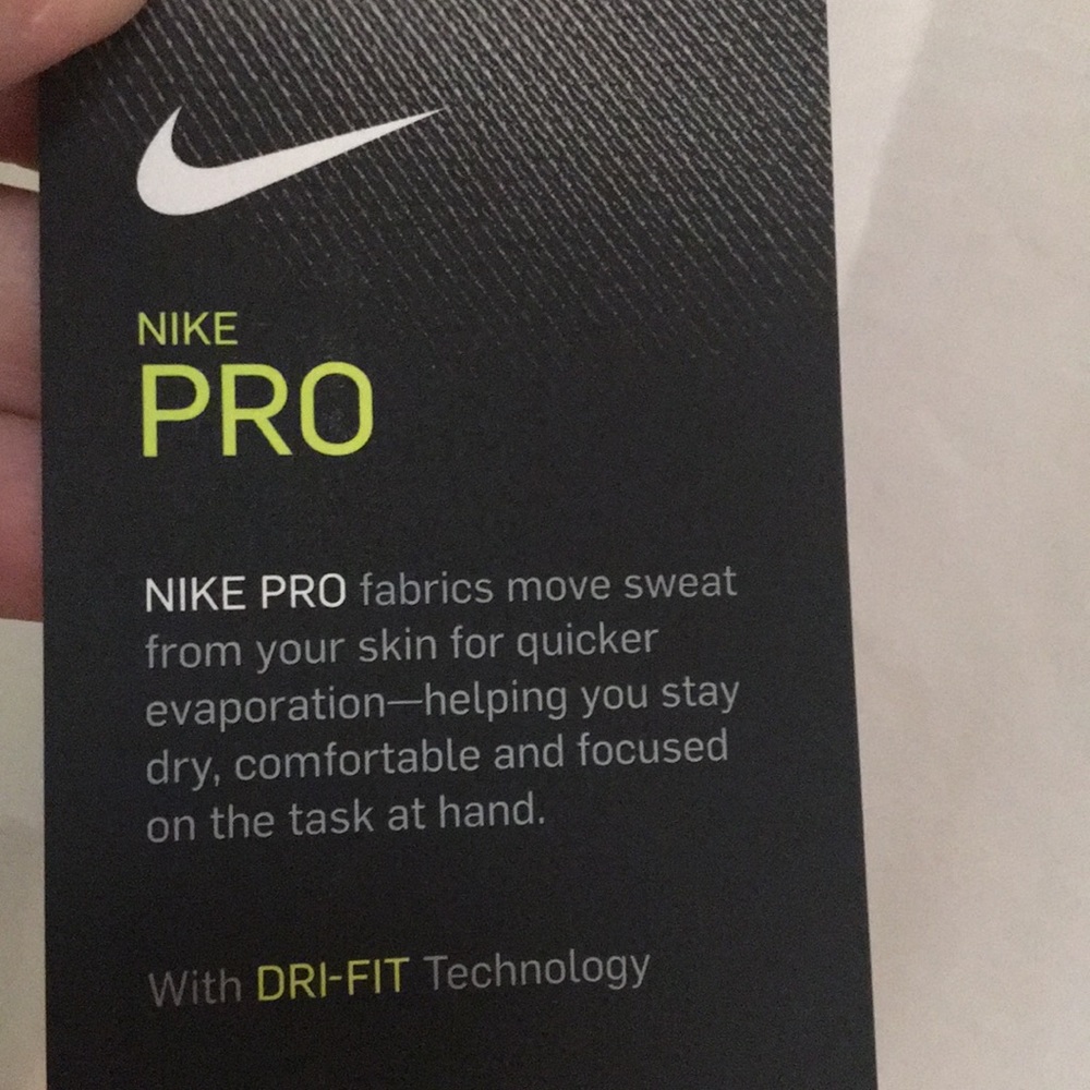 Nike Athletic/Athleisure Training Tee Size M, NWT! - Picture 5 of 7